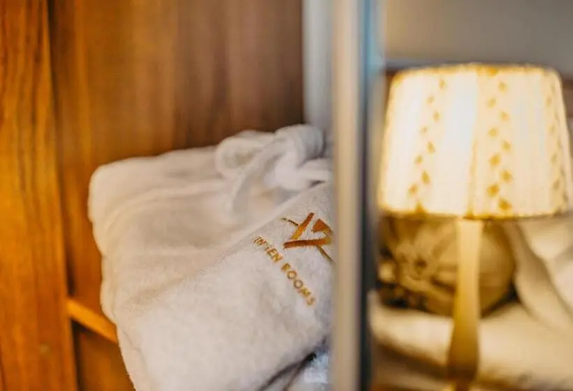 اتاق اکونومی, Seventeen Rooms