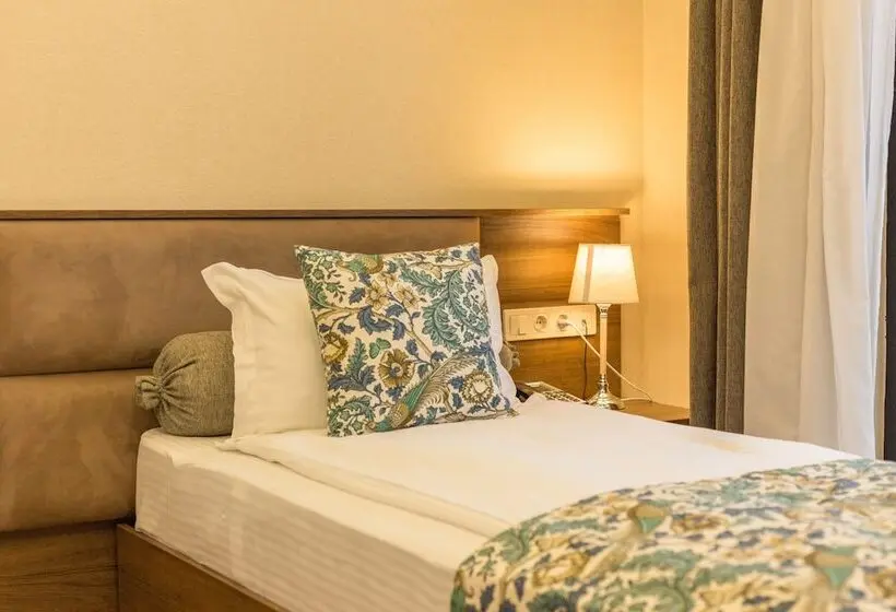 اتاق استاندارد, Seventeen Rooms