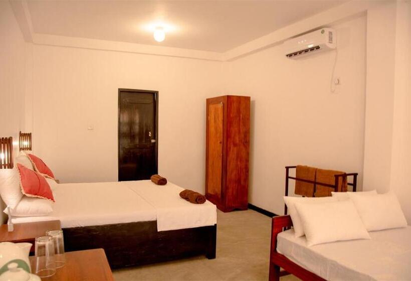 غرفة عائلية مطلّة علي البحر, Sailors' Bay