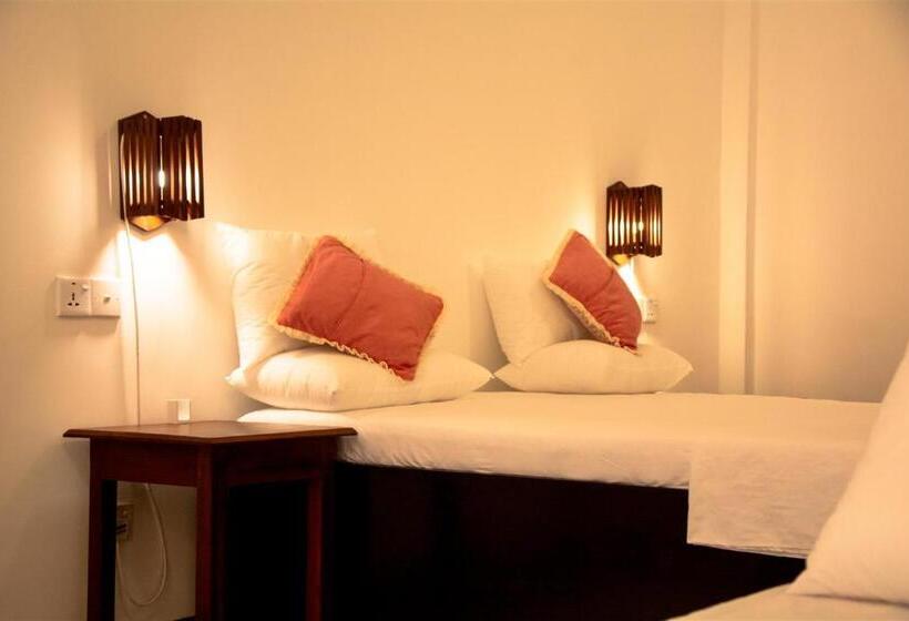 غرفة عائلية مطلّة علي البحر, Sailors' Bay