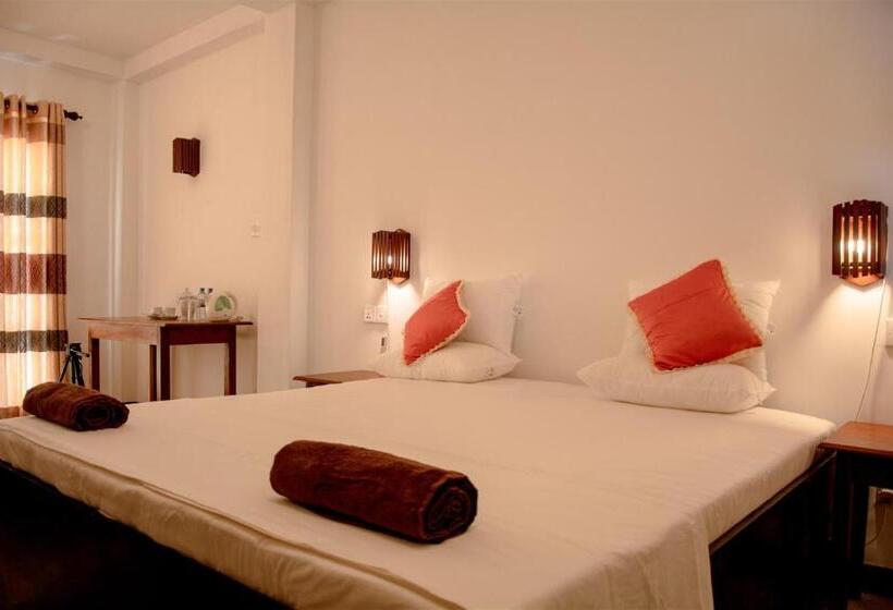 غرفة عائلية مطلّة علي البحر, Sailors' Bay