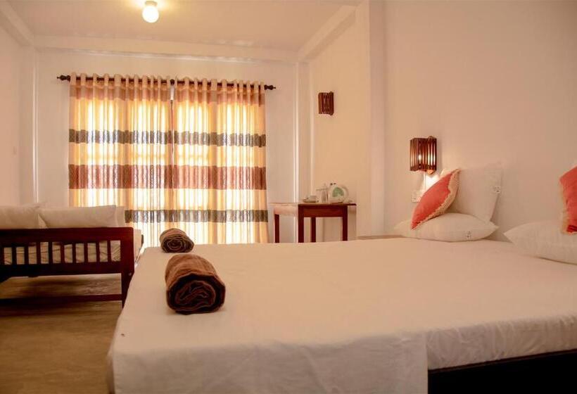 غرفة عائلية مطلّة علي البحر, Sailors' Bay