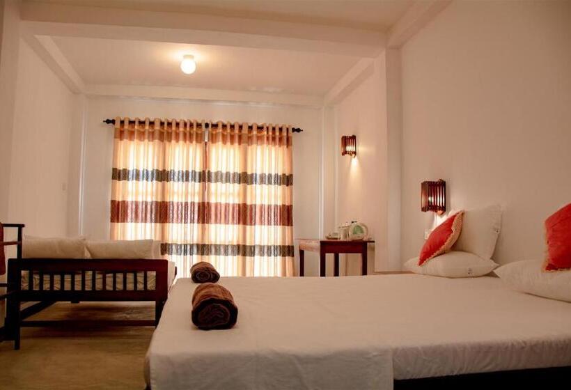 غرفة عائلية مطلّة علي البحر, Sailors' Bay