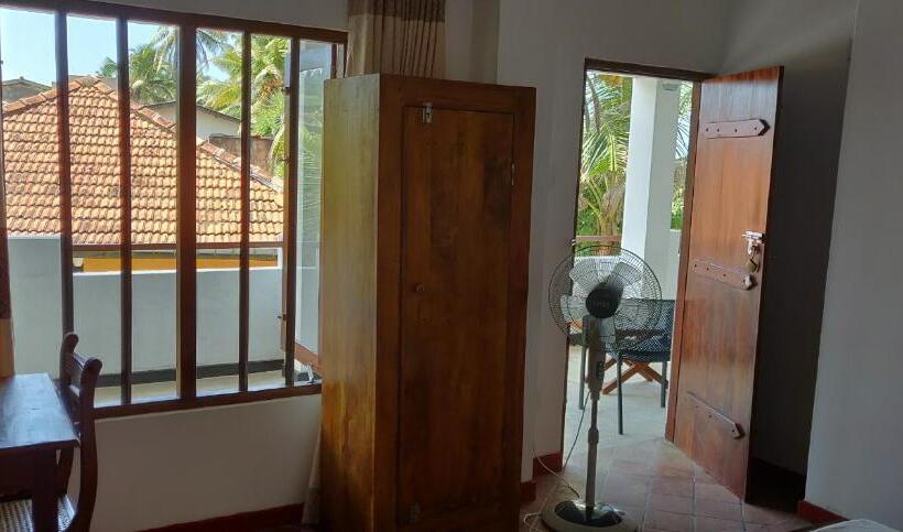 غرفة إقتصادية, Sailors' Bay