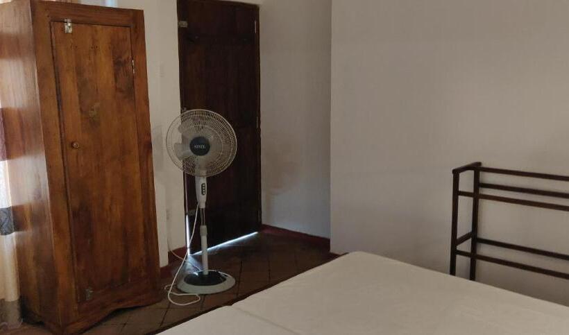 غرفة إقتصادية, Sailors' Bay