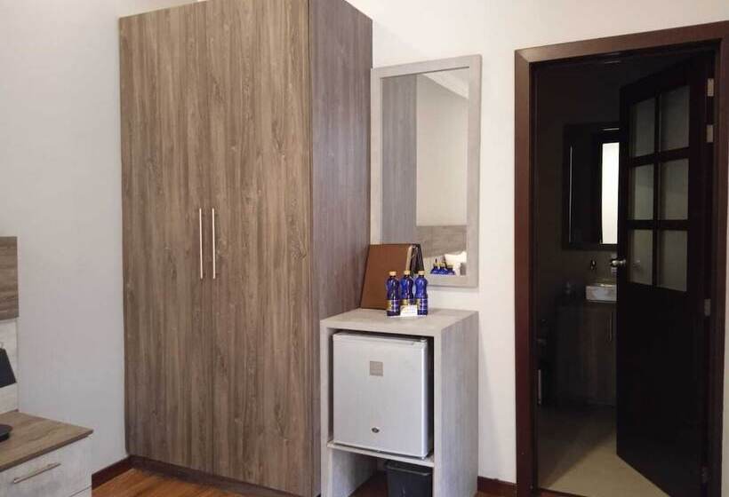 スタンダードトリプルルーム, Raymipampa