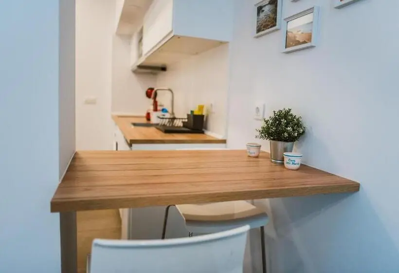 استودیوی استاندارد, Apartamentos Zhr