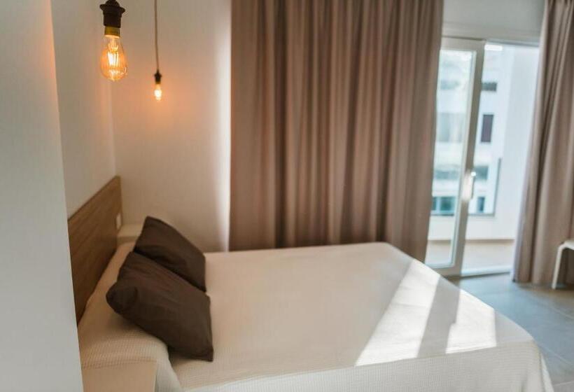 标准工作室带阳台, Apartamentos Zhr