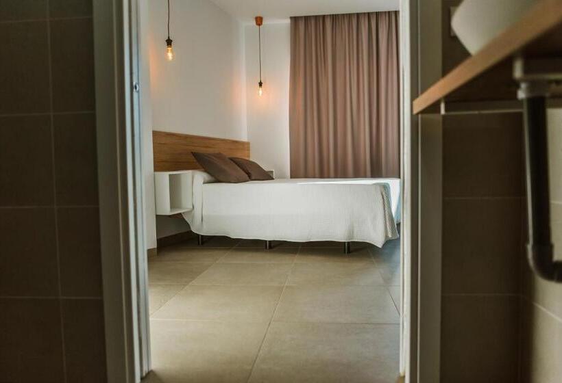 标准工作室带阳台, Apartamentos Zhr