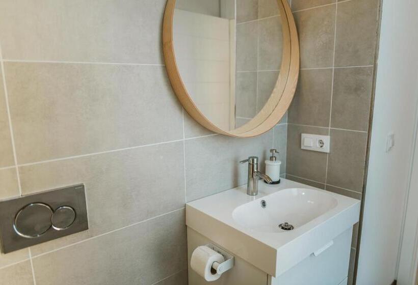 带露台的标准工作室, Apartamentos Zhr