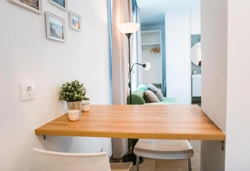 استودیوی استاندارد, Apartamentos Zhr