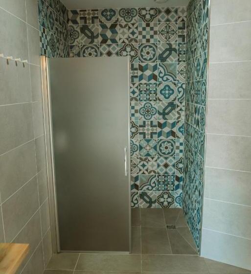 标准工作室带阳台, Apartamentos Zhr