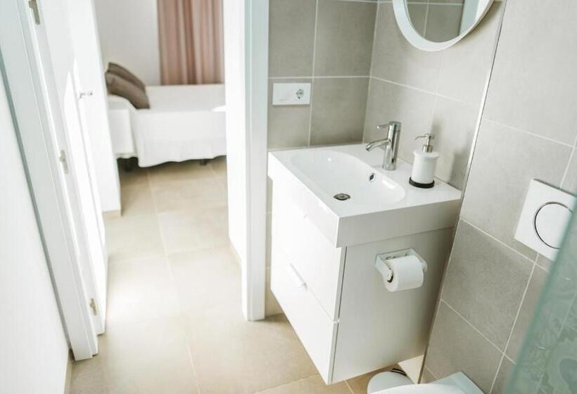 标准工作室带阳台, Apartamentos Zhr