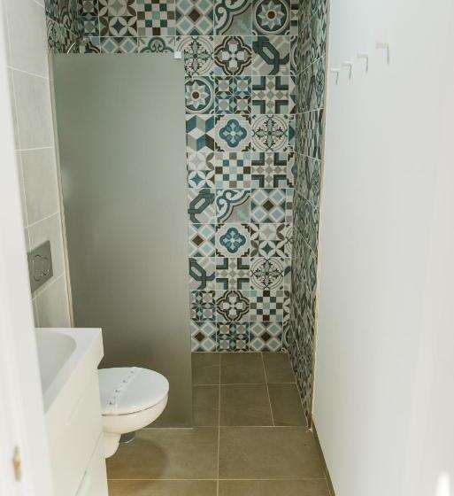 标准工作室带阳台, Apartamentos Zhr