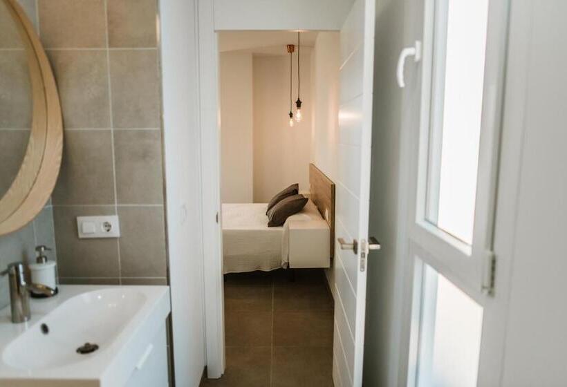 带露台的标准工作室, Apartamentos Zhr