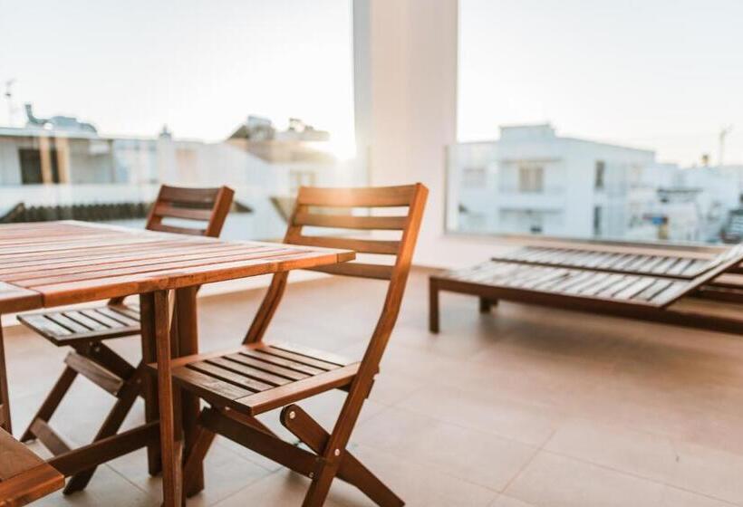 带露台的标准工作室, Apartamentos Zhr