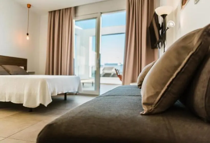 استودیو استاندارد با تراس, Apartamentos Zhr