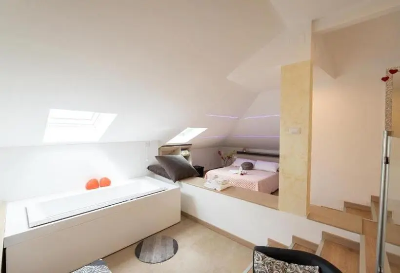 سوئیت با وان آب گرم, Asterias Residence
