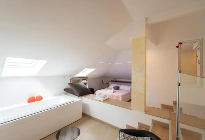 سوئیت با وان آب گرم, Asterias Residence