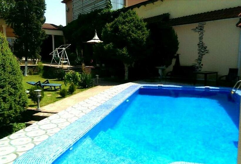 Villa 1 Slaapkamer met zwembad, Mini Hotel Home