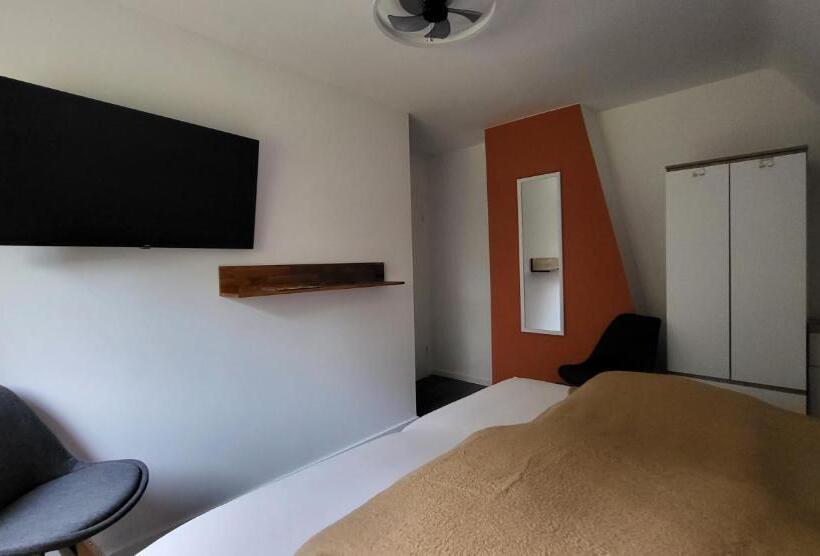 منزل 4 غرف نوم, Ullas Gästehaus