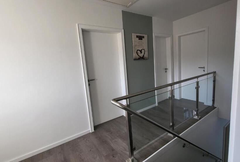 منزل 4 غرف نوم, Ullas Gästehaus