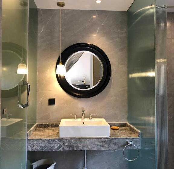 标准间, Cheng Zhai