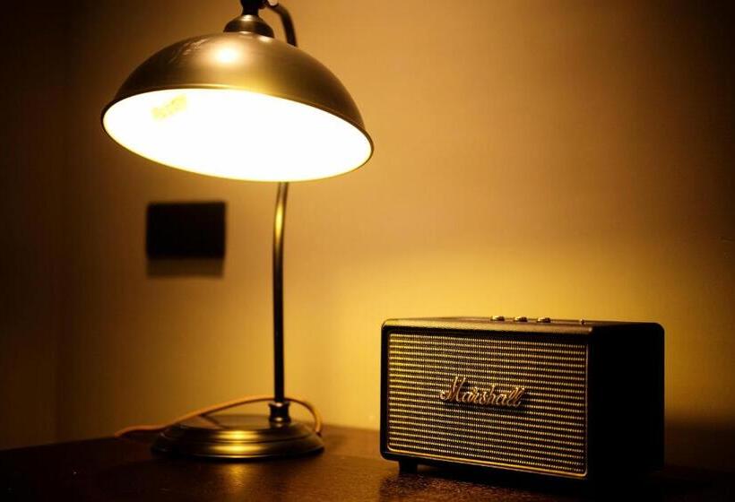 标准间, Cheng Zhai