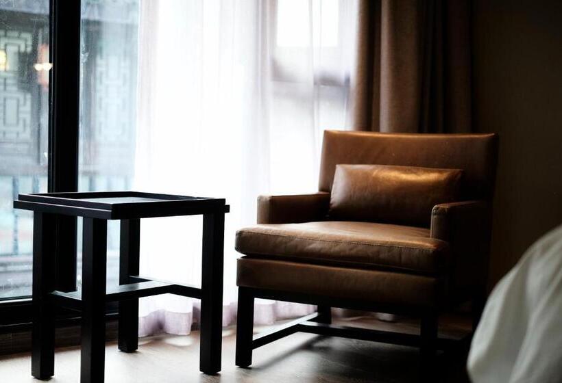 标准间, Cheng Zhai