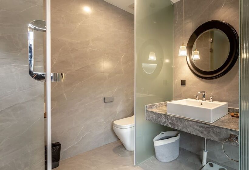 标准间, Cheng Zhai