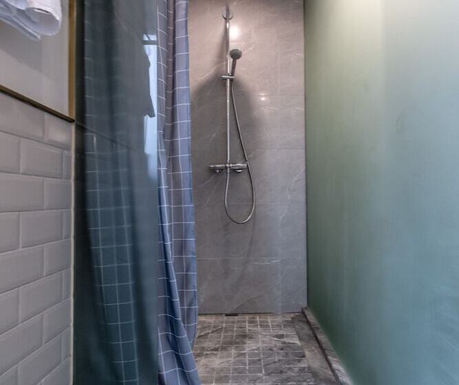 标准间, Cheng Zhai