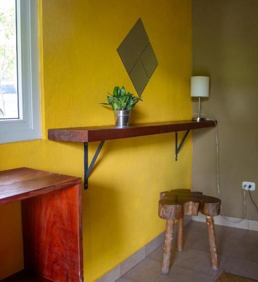 اتاق استاندارد چهار تخته, Alice Guesthouse