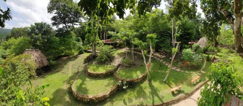 چادر با خدمات رفاهی استاندارد, Alice Guesthouse