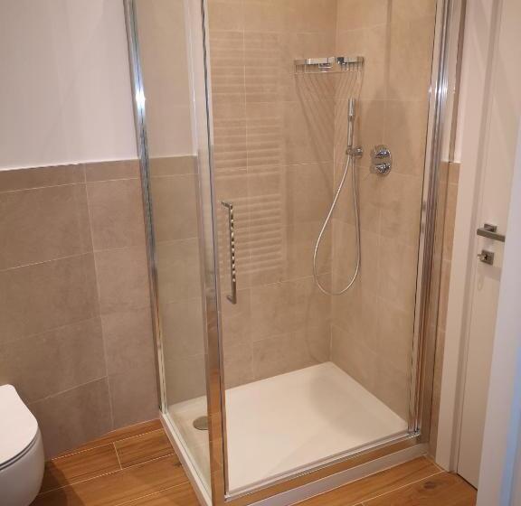 اتاق سوپریور, 2 Navigli