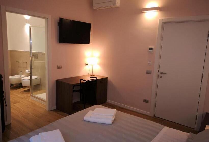 اتاق سوپریور, 2 Navigli