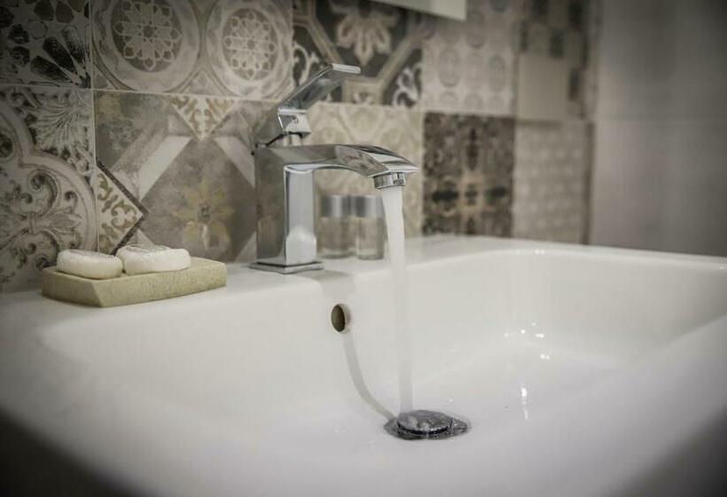 اتاق لوکس سه تخته, Urban Relax