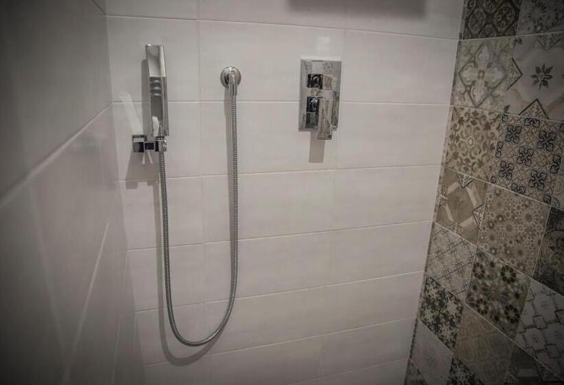 اتاق لوکس سه تخته, Urban Relax