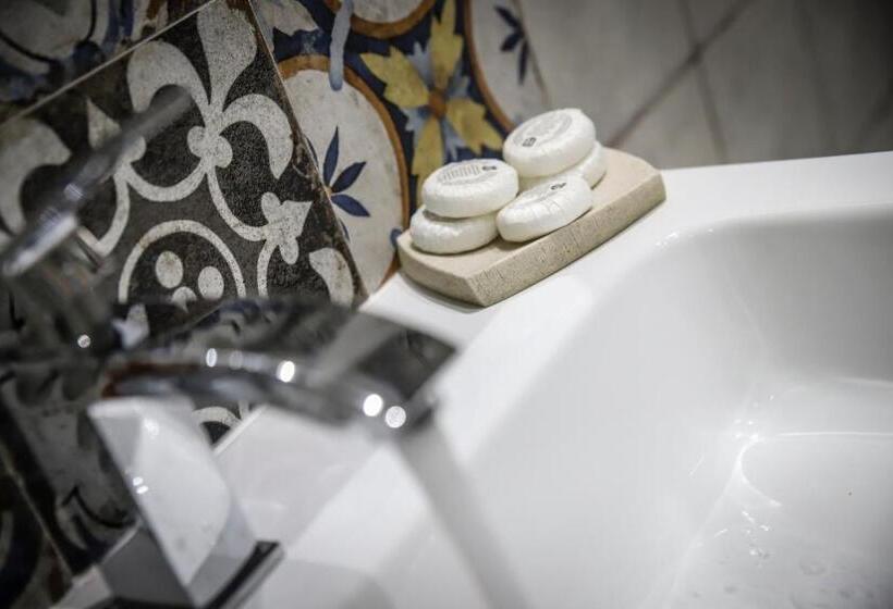 اتاق لوکس خانوادگی, Urban Relax