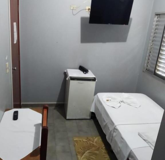 豪华单人间, Frontier Palace