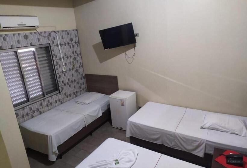 豪华三人间, Frontier Palace