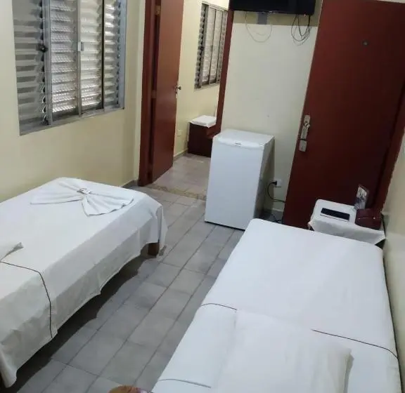 デラックスの４人部屋, Frontier Palace
