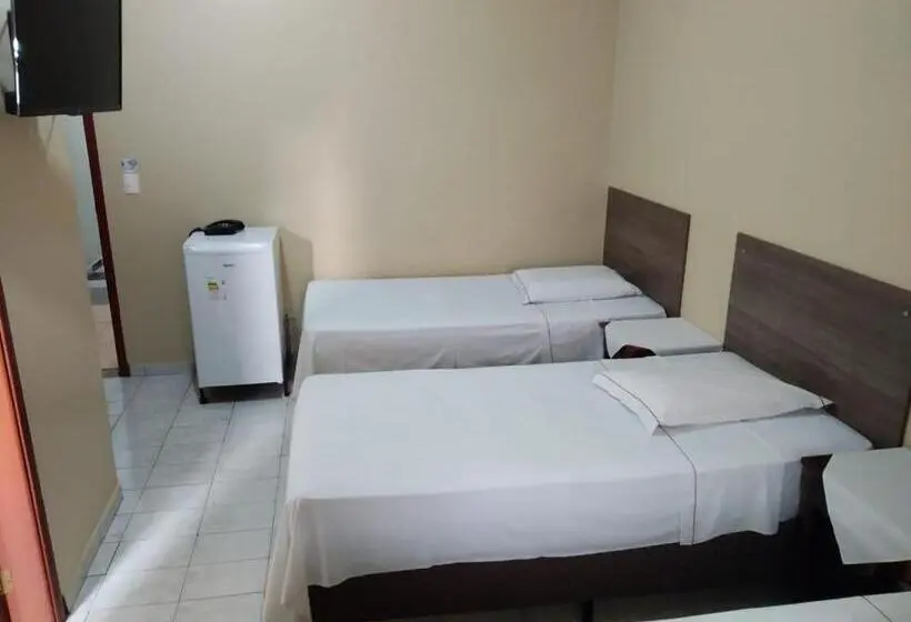 デラックスの４人部屋, Frontier Palace