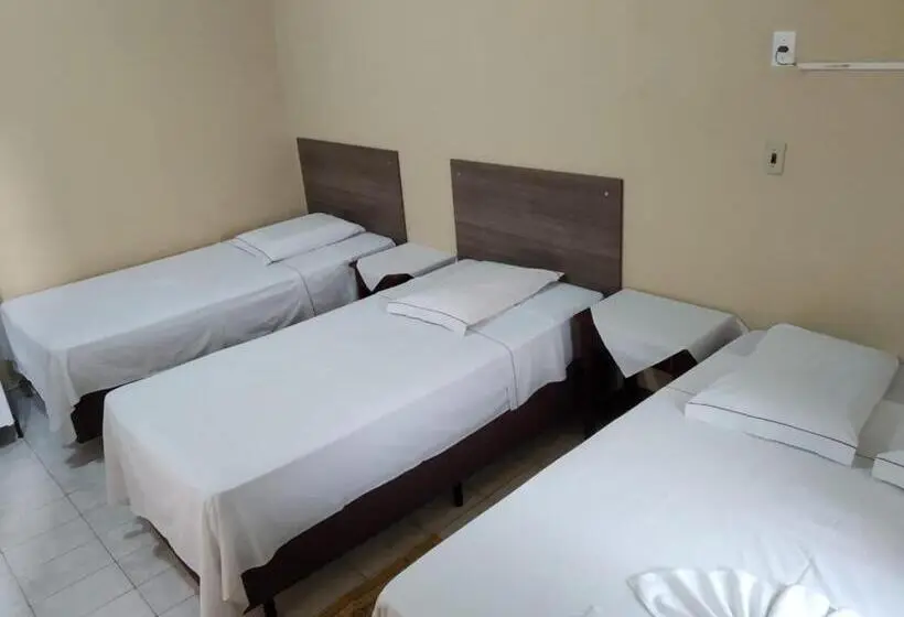 デラックスの４人部屋, Frontier Palace