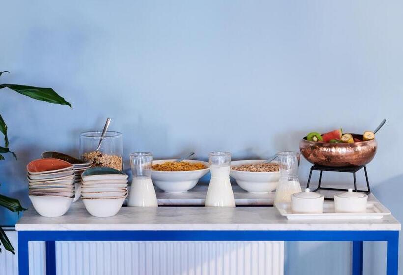 اتاق خانوادگی با تختخواب سفری, Oddsson Midtown