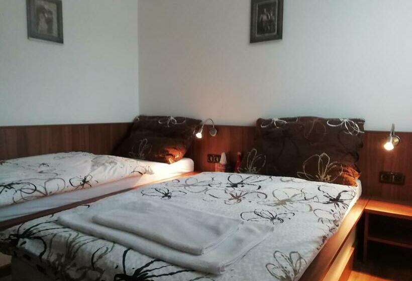 标准间, Motorest U Kola