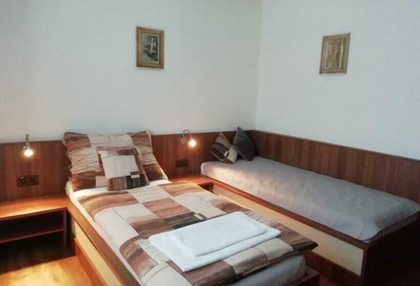 标准间, Motorest U Kola