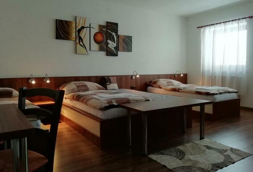 四人标准间, Motorest U Kola