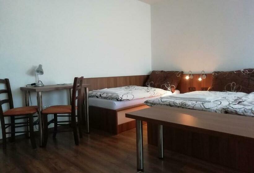 四人标准间, Motorest U Kola