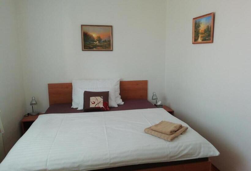 标准间, Motorest U Kola