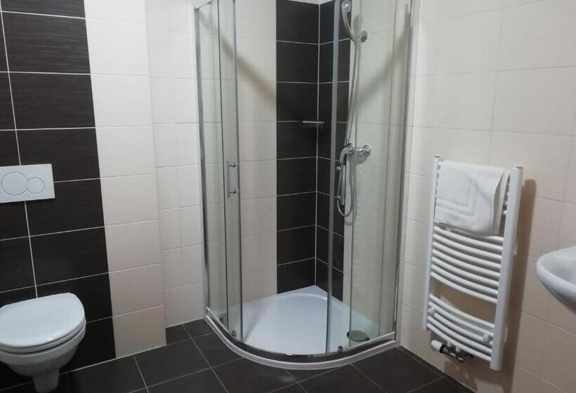 标准间, Motorest U Kola